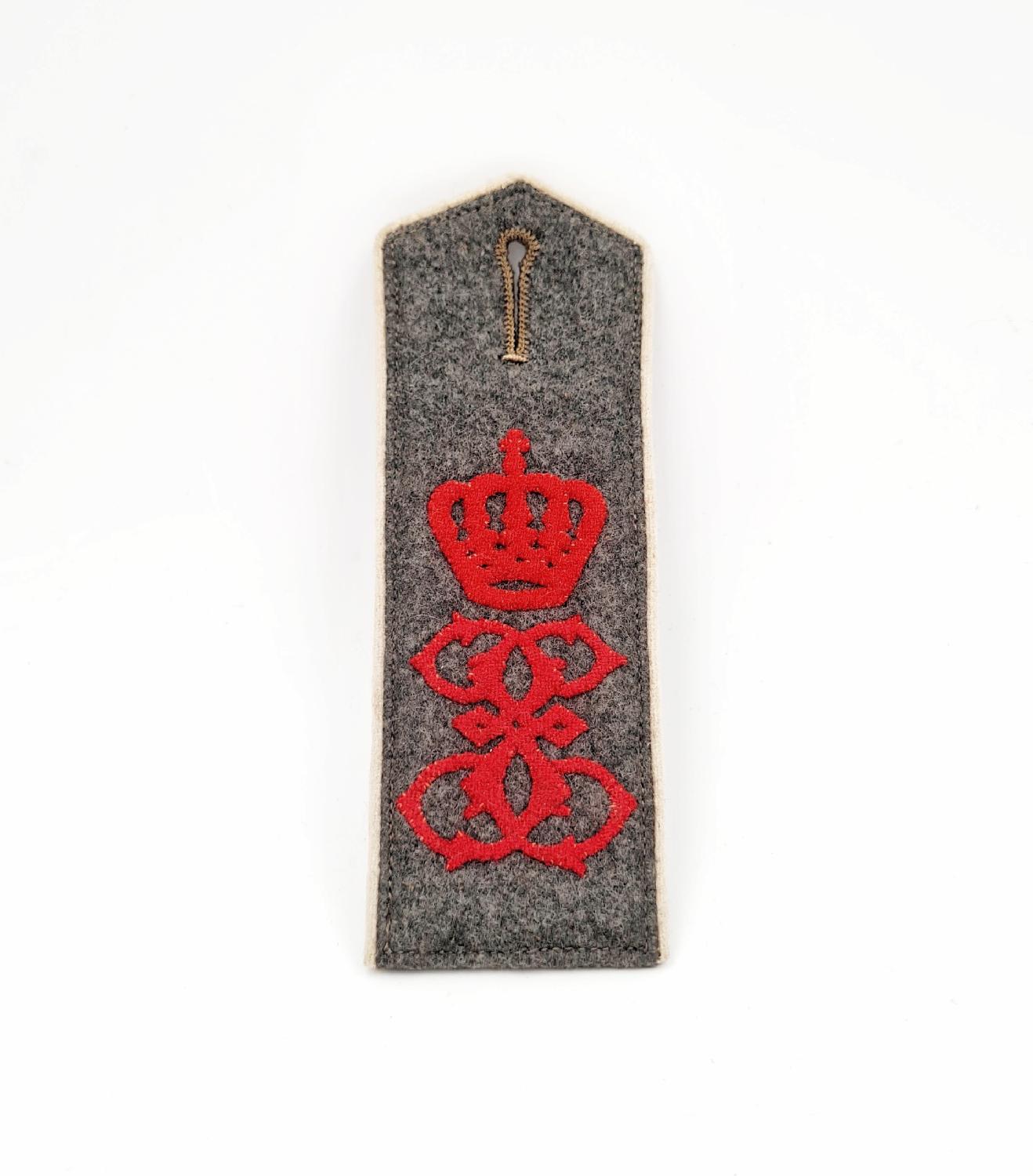 militaria : Patte d'épaule M.15 Thüringisches Infanterie Regiment Nr.153