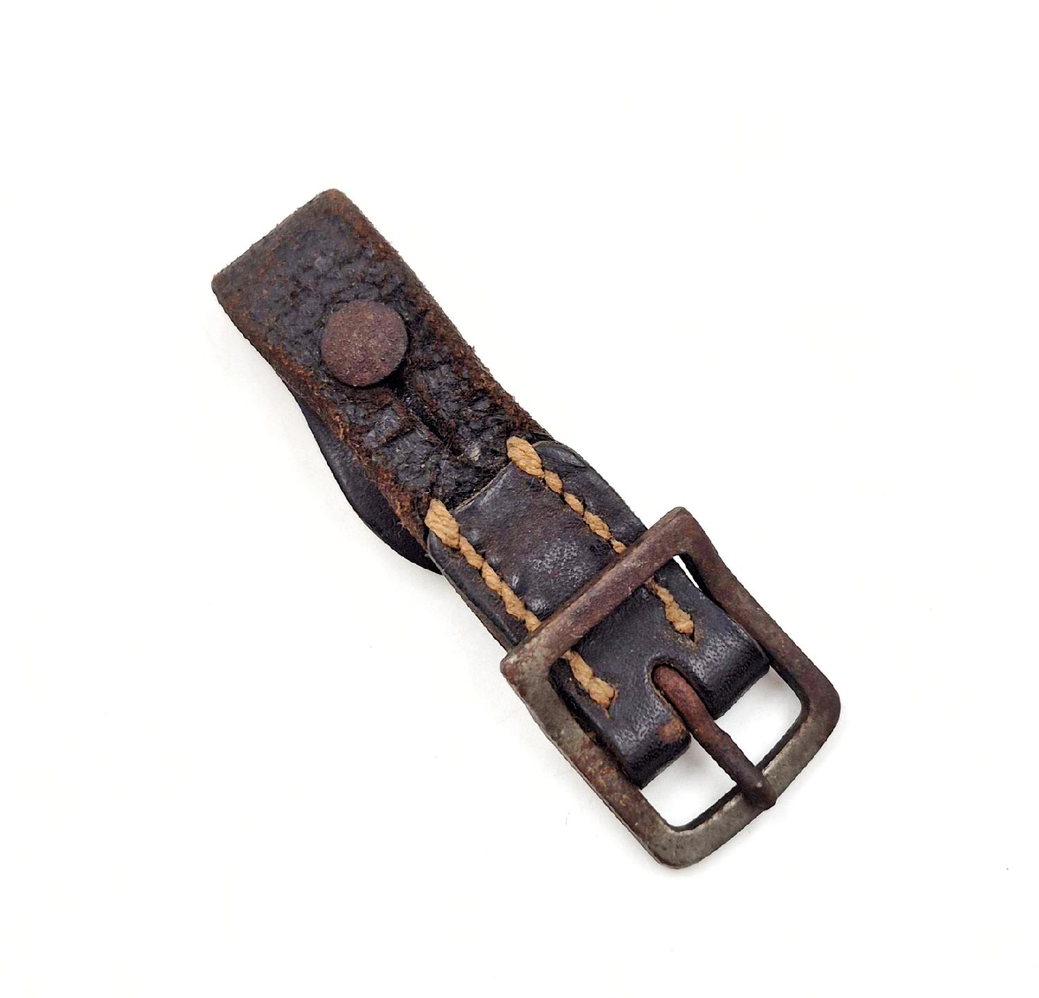 militaria : Petite partie de jugulaire de casque allemand