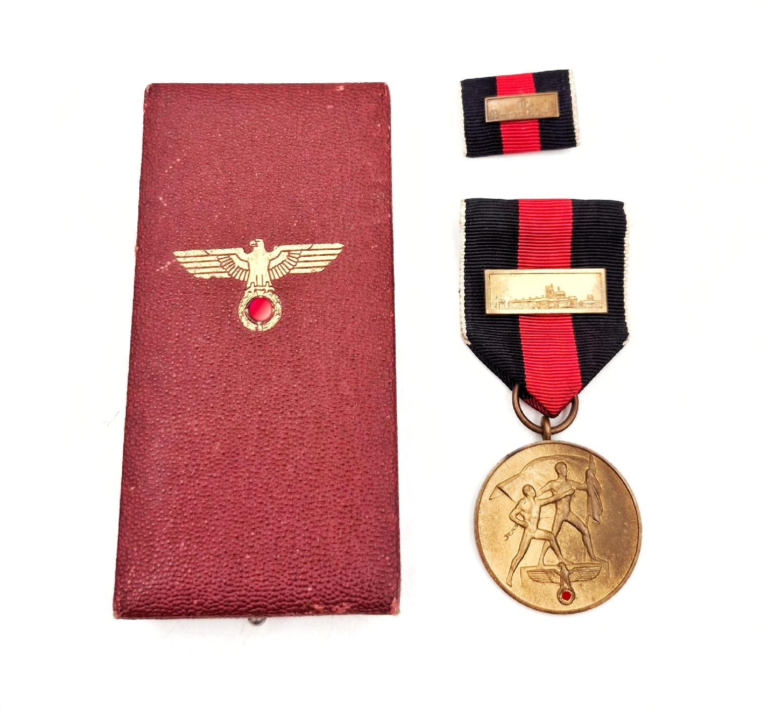militaria : Médaille des Sudètes avec écrin + agrafe Prague