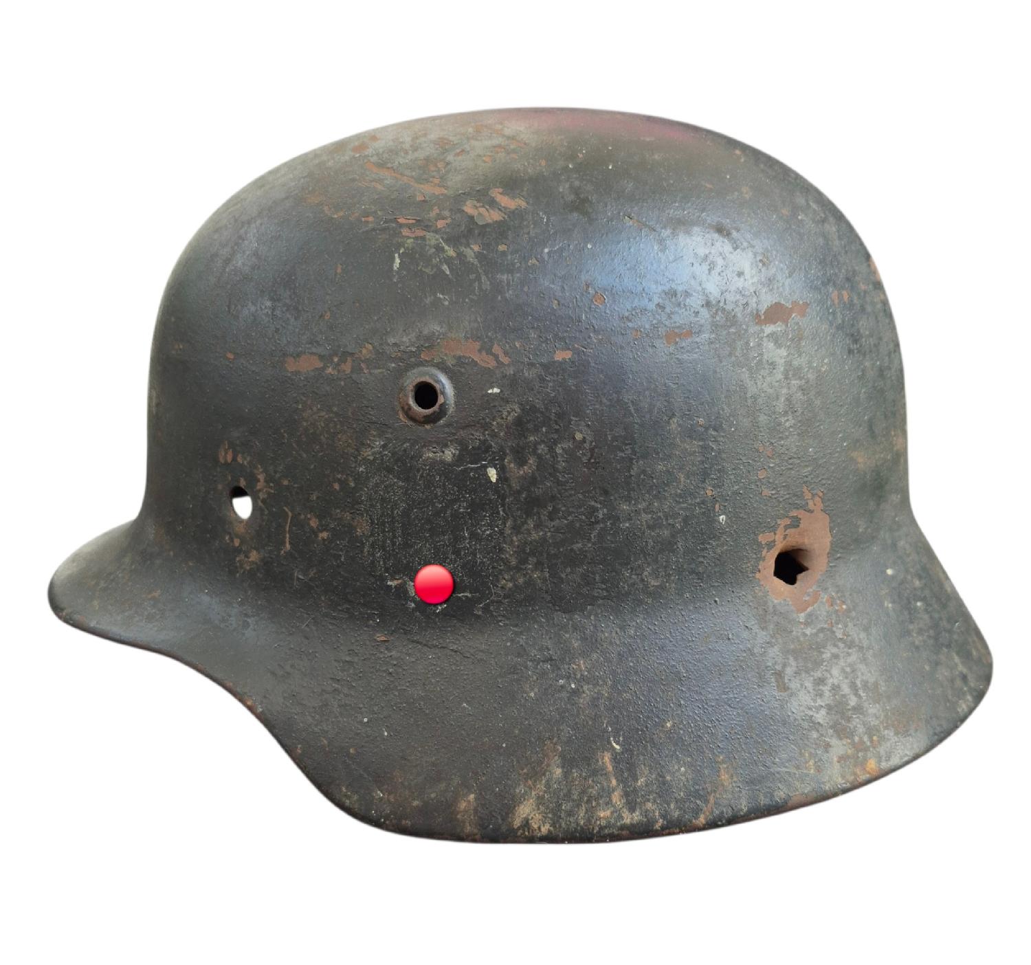 militaria : Coque allemande M35 KM / HEER impactée